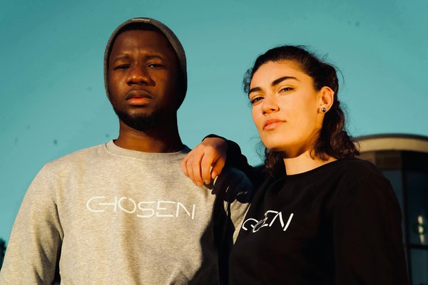 Elevate Your Winter Business Gala Look: A Guide to Selecting the Perfect Faux Fur Collar for Dramatic Elegance